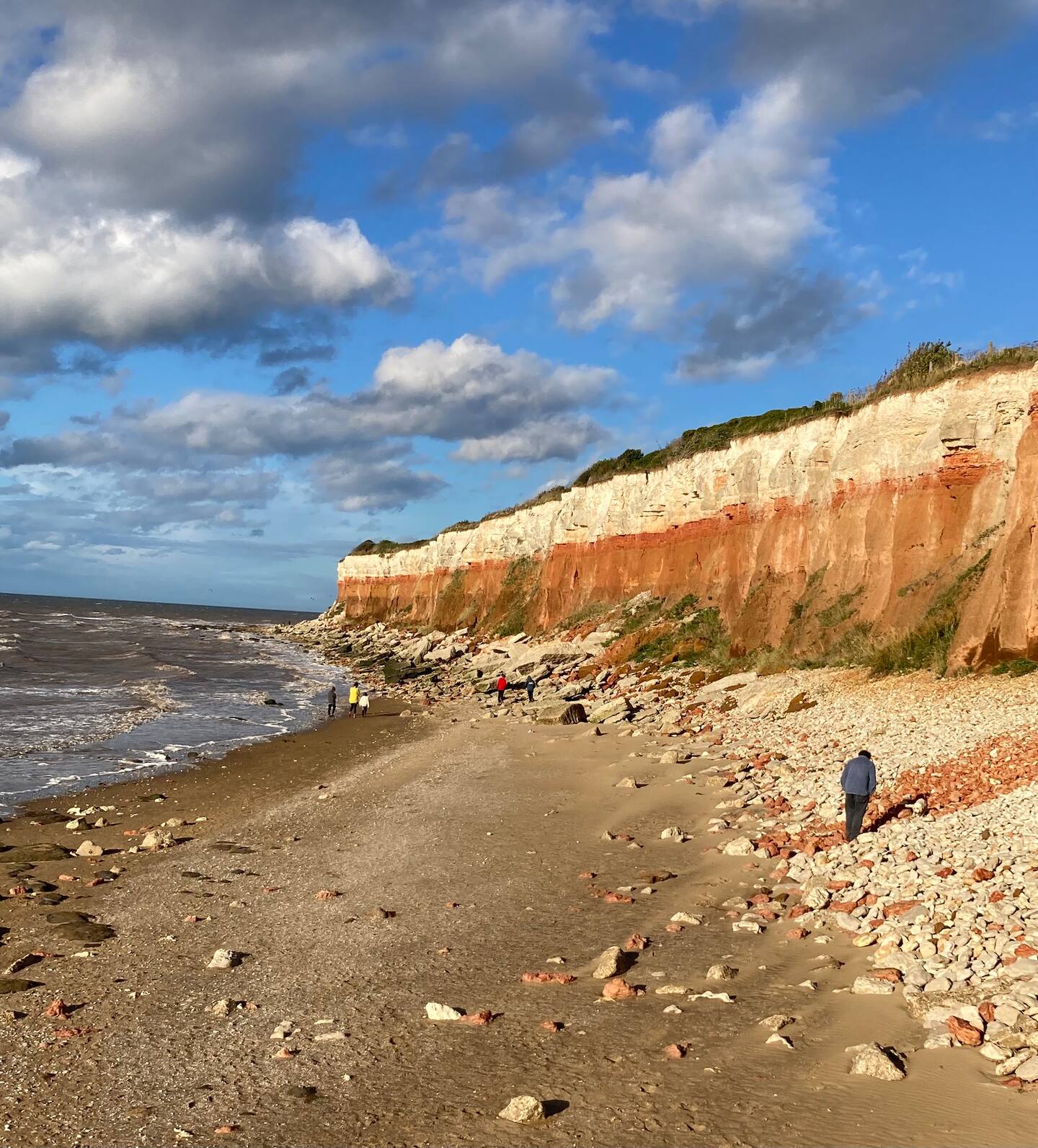 Expansive view of the sea with rolling waves